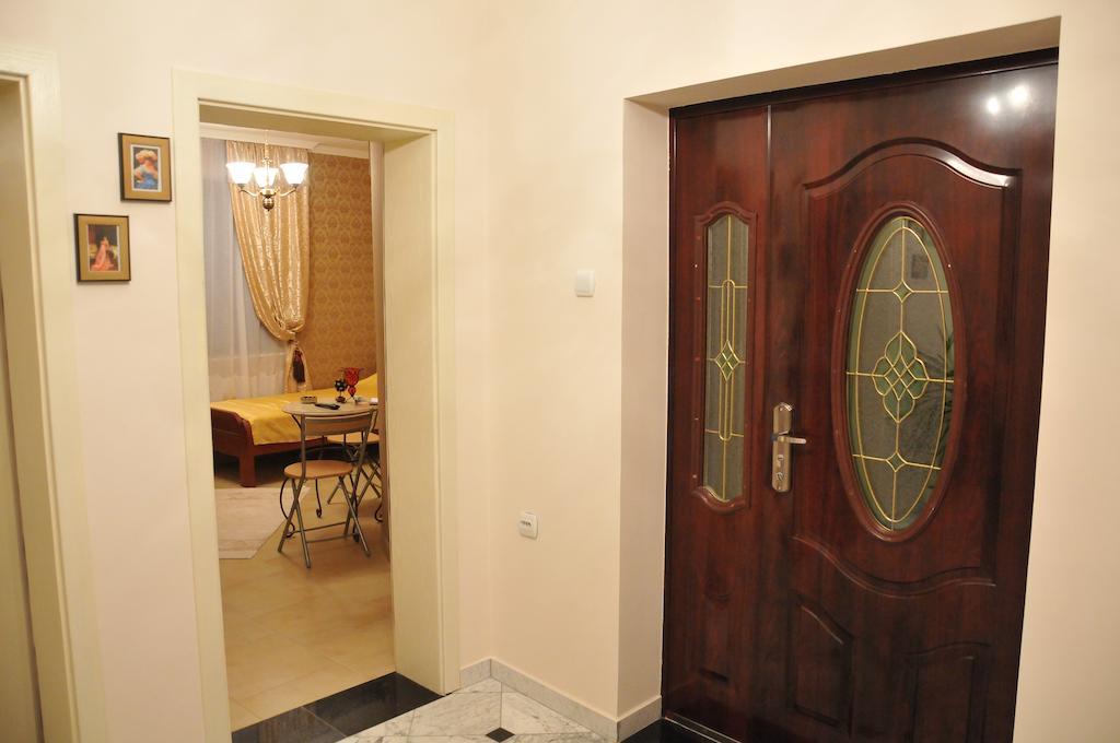 Royal Apartments Ni Esterno foto