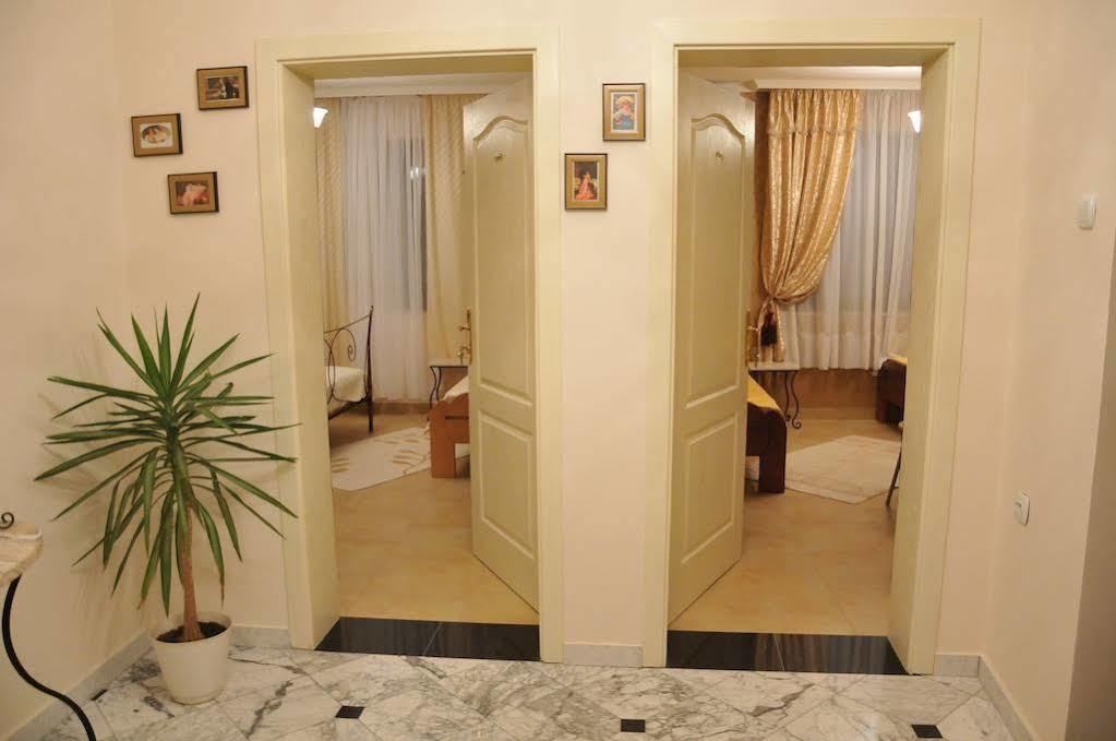 Royal Apartments Ni Esterno foto
